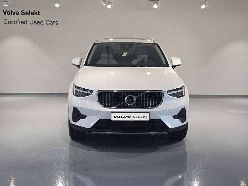 Volvo  Ultra Bright B4 AWD
