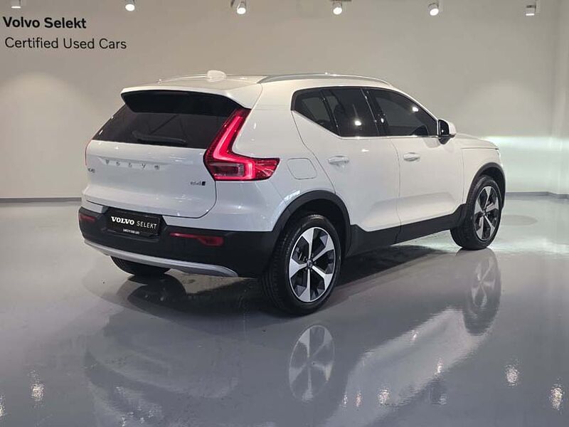 Volvo  Ultra Bright B4 AWD
