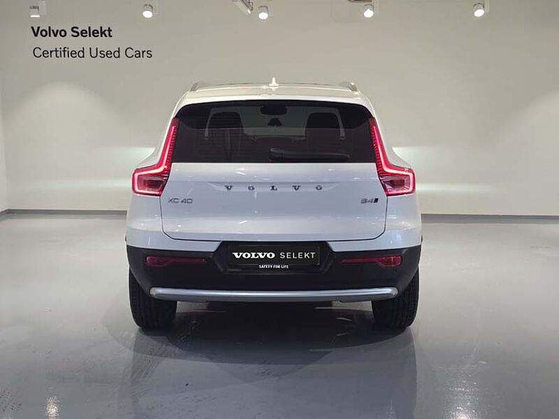 Volvo  Ultra Bright B4 AWD