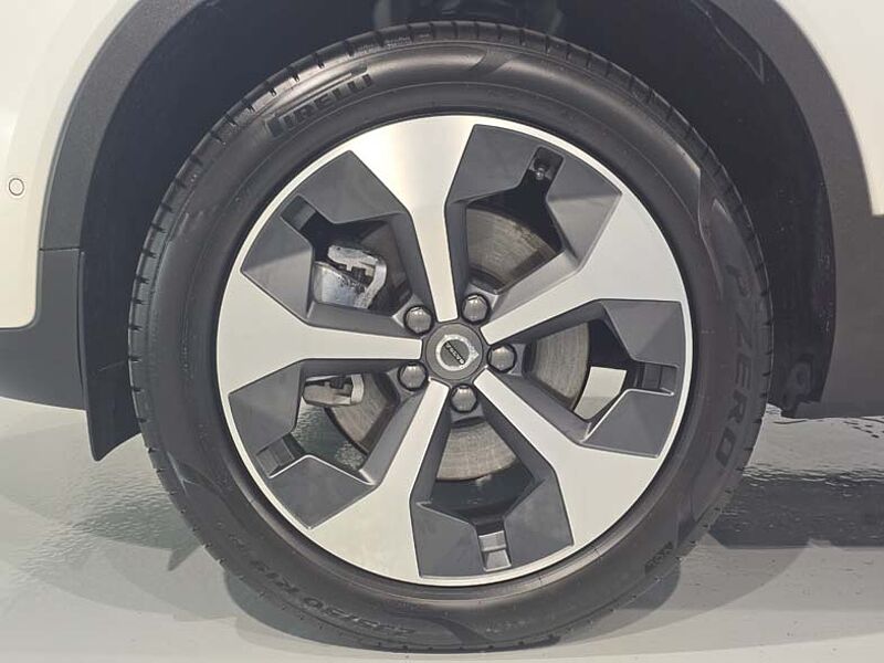 Volvo  Ultra Bright B4 AWD