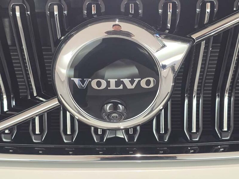 Volvo  Ultra Bright B4 AWD