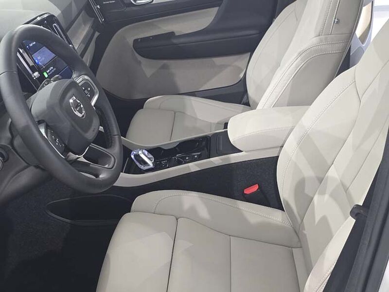 Volvo  Ultra Bright B4 AWD