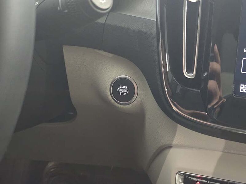 Volvo  Ultra Bright B4 AWD
