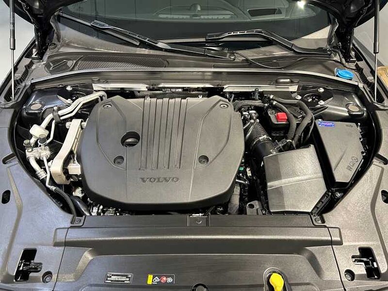 Volvo  Ultra, B5 AWD  Bright