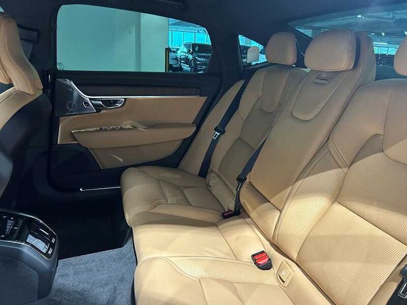Volvo  Ultra, B5 AWD  Bright