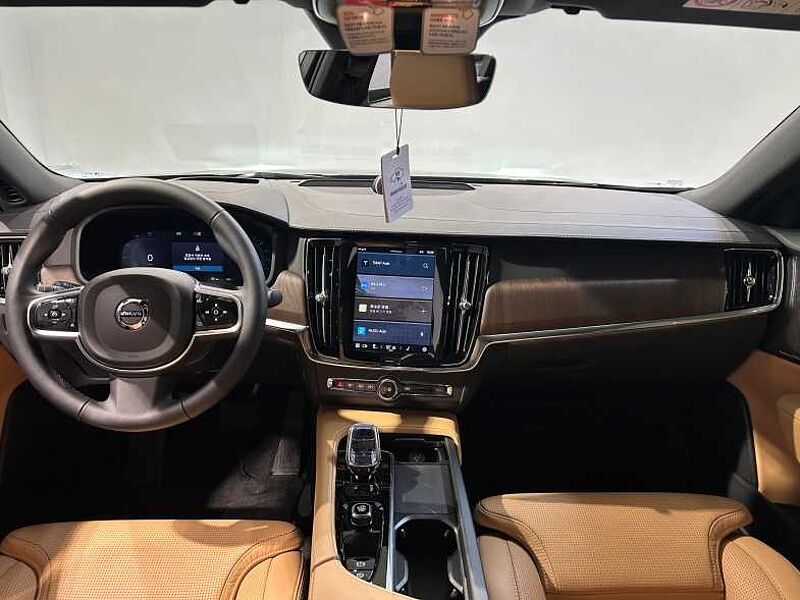 Volvo  Ultra, B5 AWD  Bright