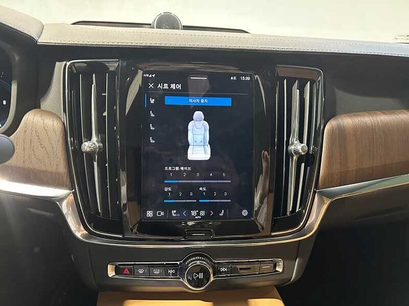 Volvo  Ultra, B5 AWD  Bright