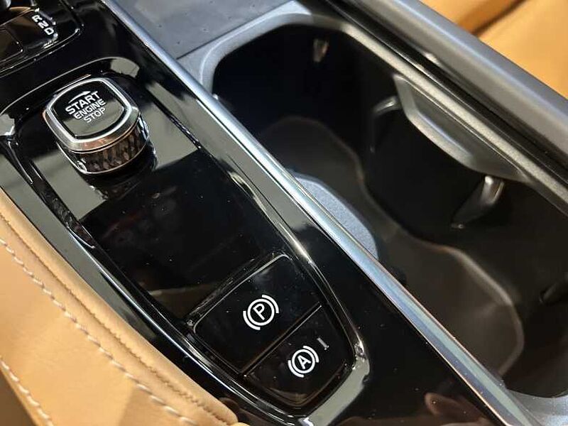 Volvo  Ultra, B5 AWD  Bright
